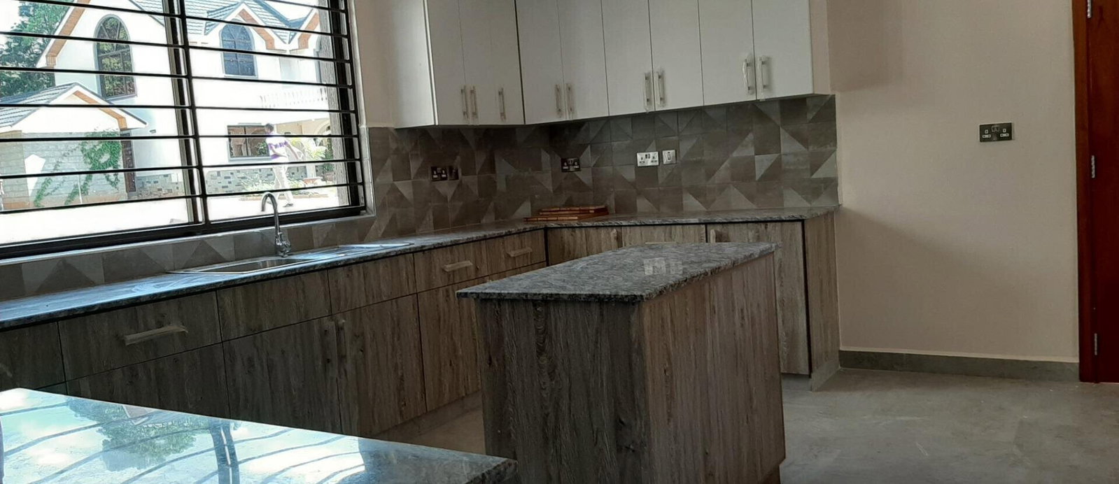 5-Ensuite Townhouse with Fireplace & DSQ - Lower Kabete