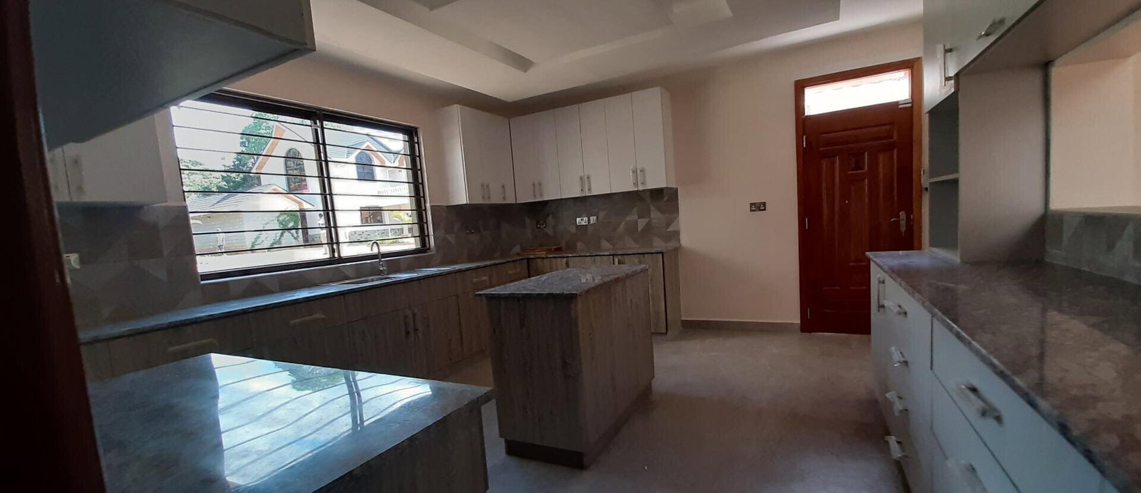 5-Ensuite Townhouse with Fireplace & DSQ - Lower Kabete
