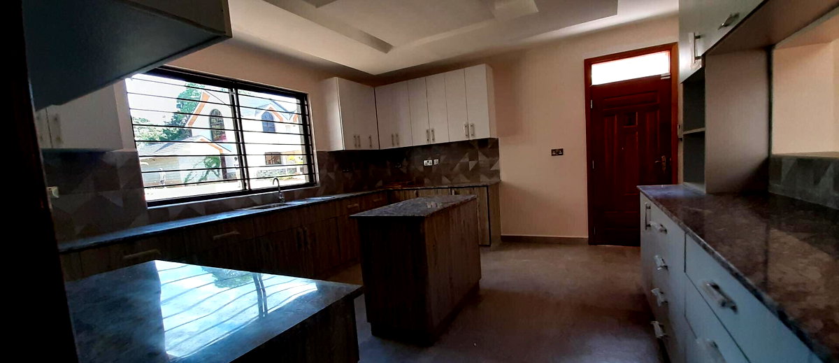 5-Ensuite Townhouse with Fireplace & DSQ - Lower Kabete