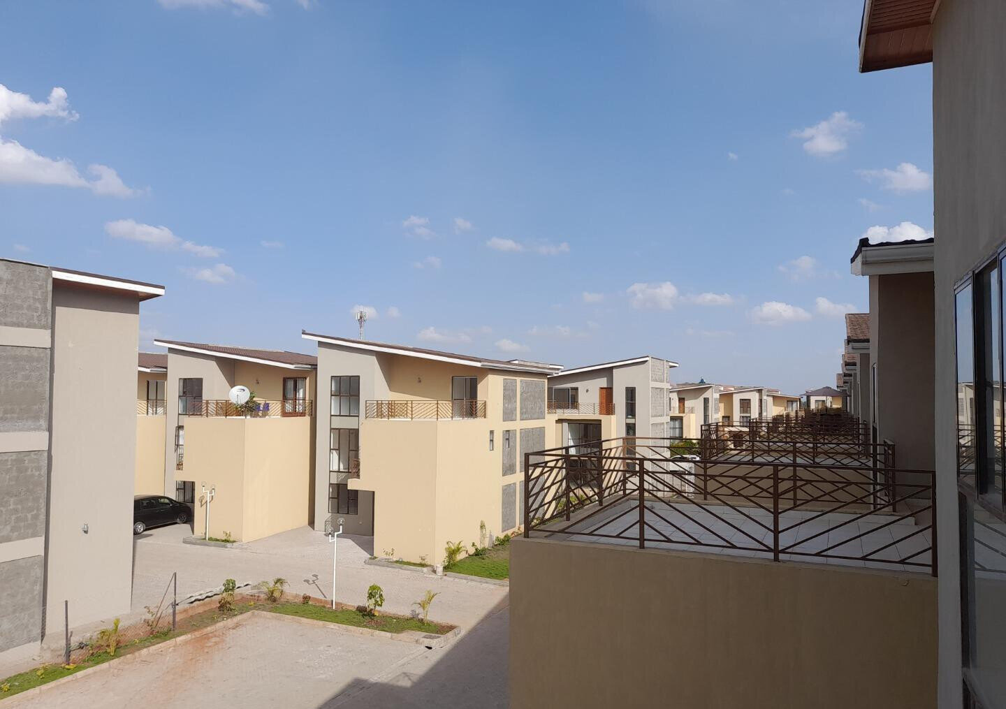 5BR All-Ensuite Townhouse with Nairobi National Park Views - Syokimau