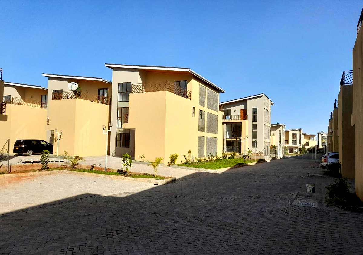 5BR All-Ensuite Townhouse with Nairobi National Park Views - Syokimau