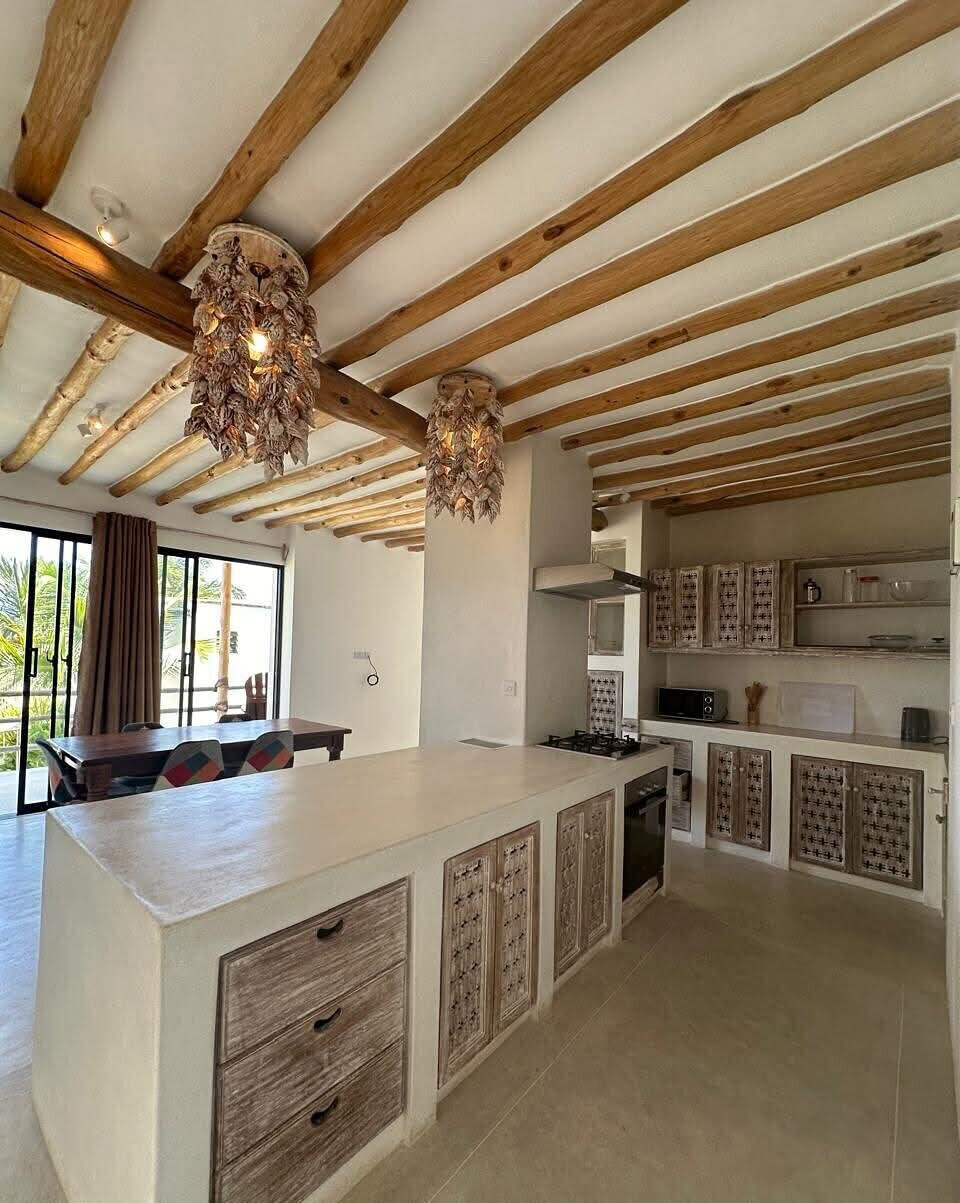Beachfront 2BR All-Ensuite Condo with Ocean Views - Kikambala