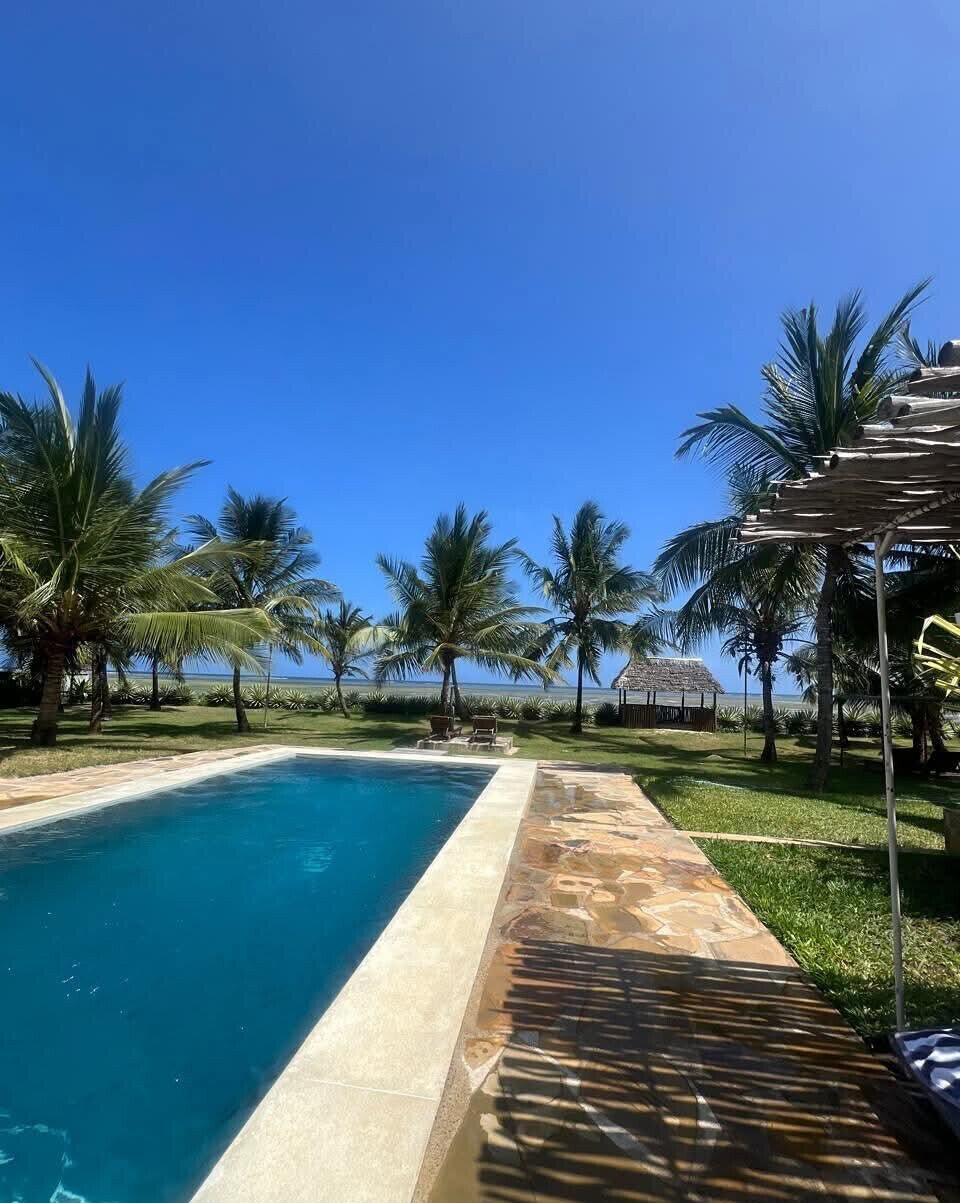 Beachfront 2BR All-Ensuite Condo with Ocean Views - Kikambala