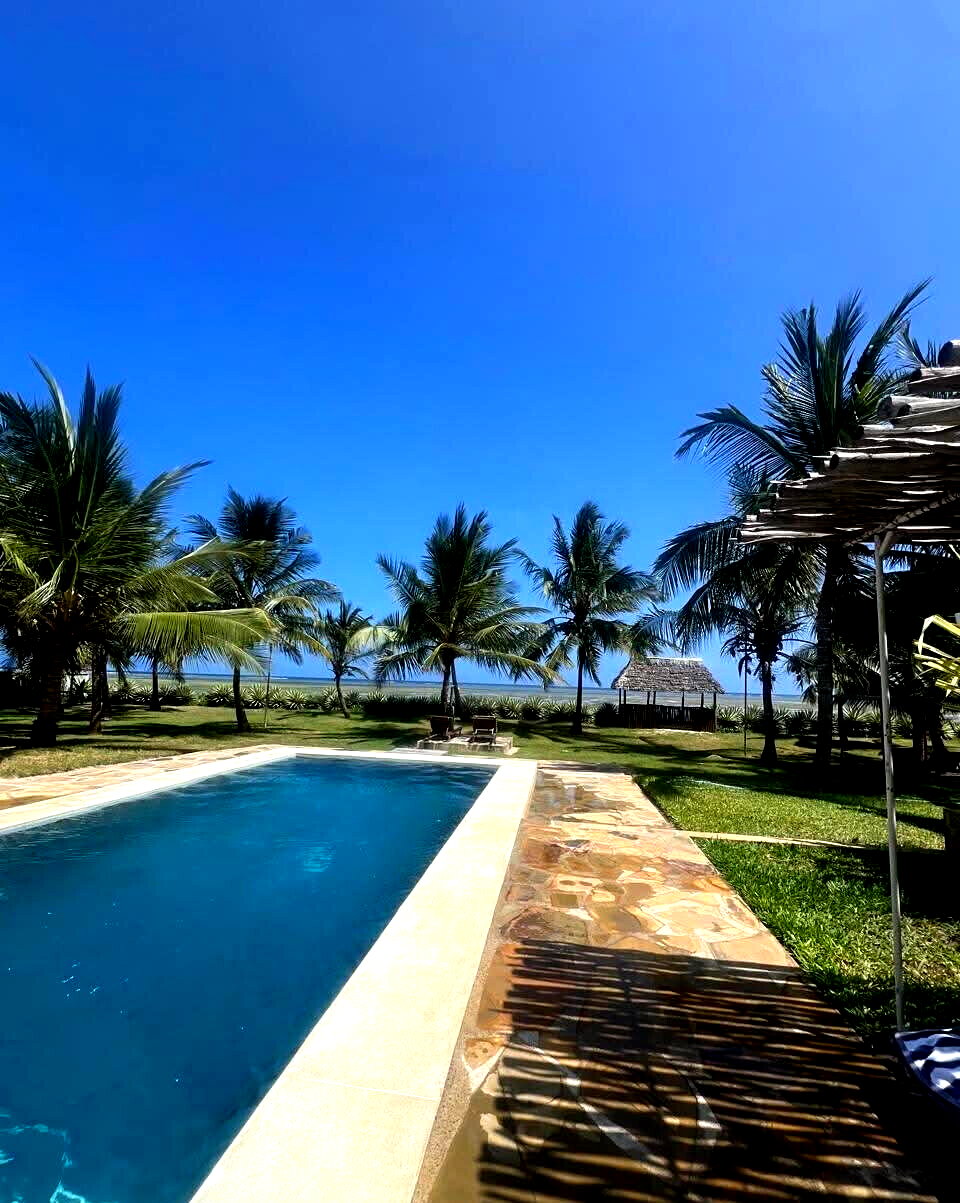 Beachfront 2BR All-Ensuite Condo with Ocean Views - Kikambala