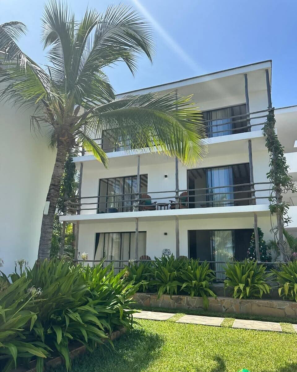 Beachfront 2BR All-Ensuite Condo with Ocean Views - Kikambala
