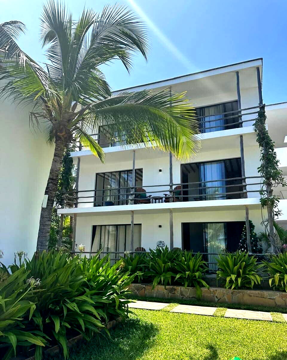 Beachfront 2BR All-Ensuite Condo with Ocean Views - Kikambala