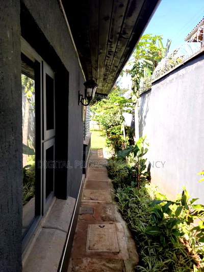 4bdrm Duplex in Garden Estate, Ridgeways for sale - Image 11