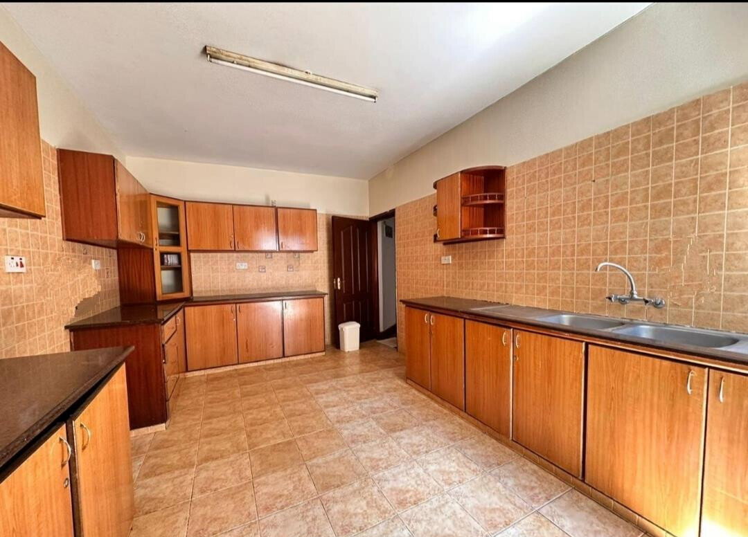 5-Ensuite Townhouse with Private Garden & Pool - Lavington