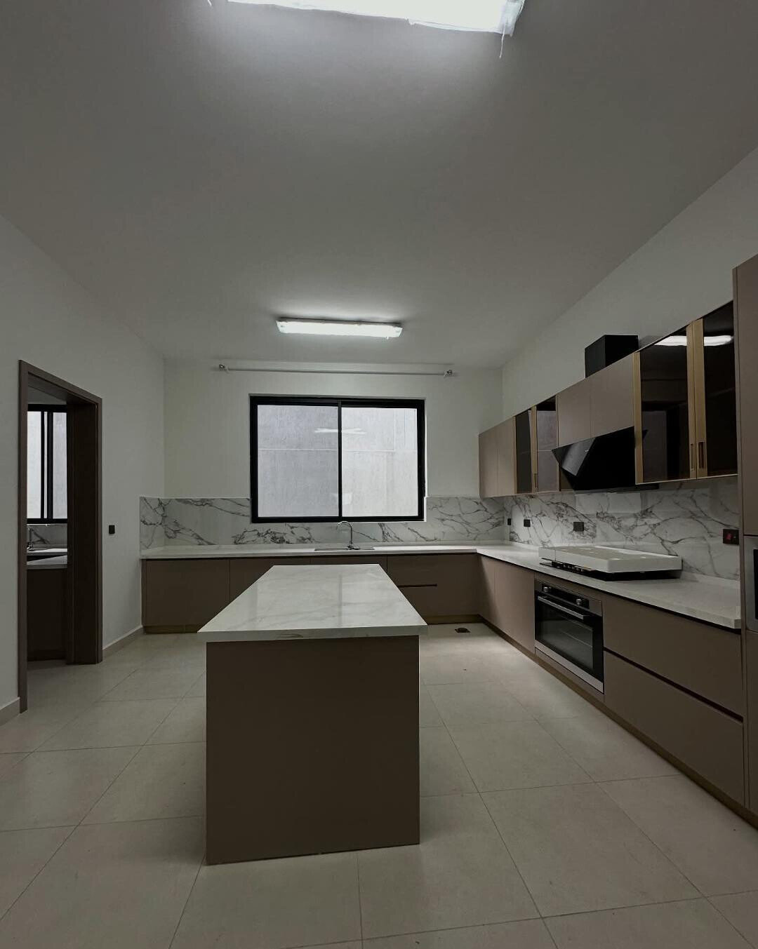 5-Ensuite Villa with Spice Kitchen & Solar Heating - Lavington
