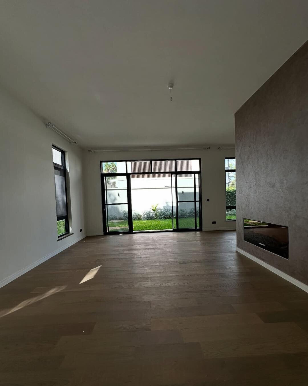 5-Ensuite Villa with Spice Kitchen & Solar Heating - Lavington
