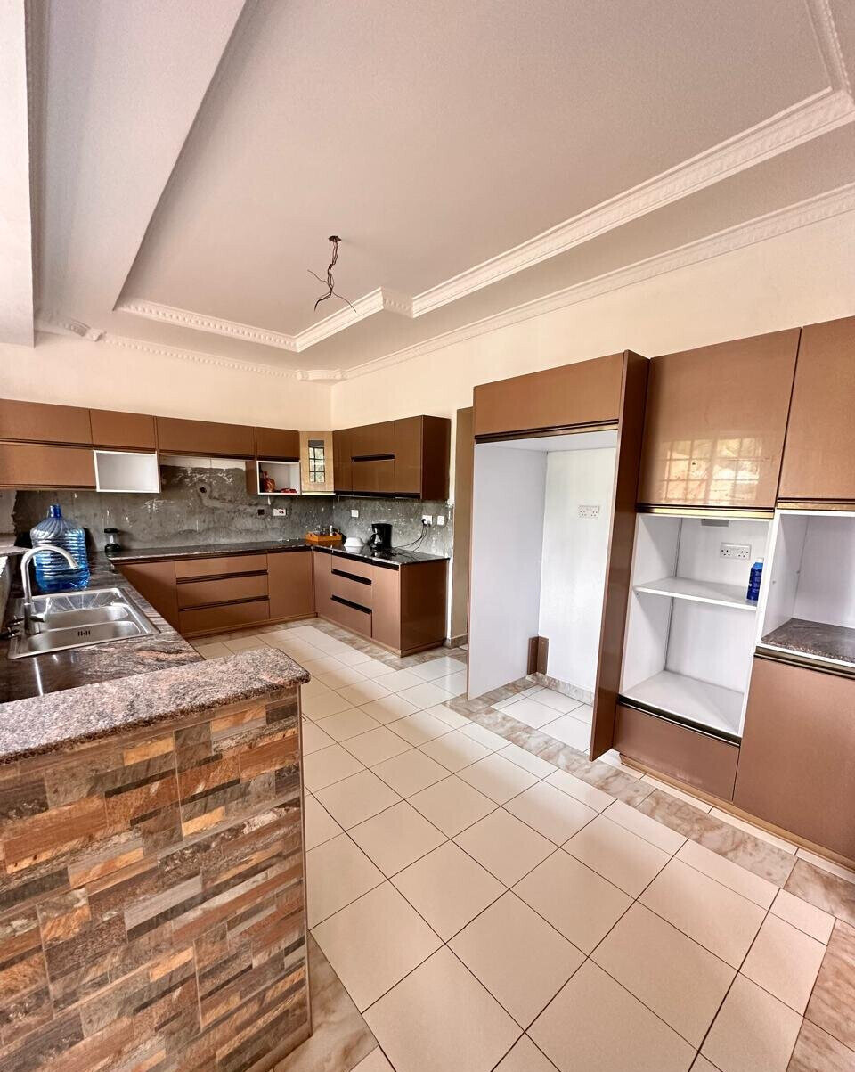 4BR All-Ensuite Villa with Office & DSQ – Kerarapon