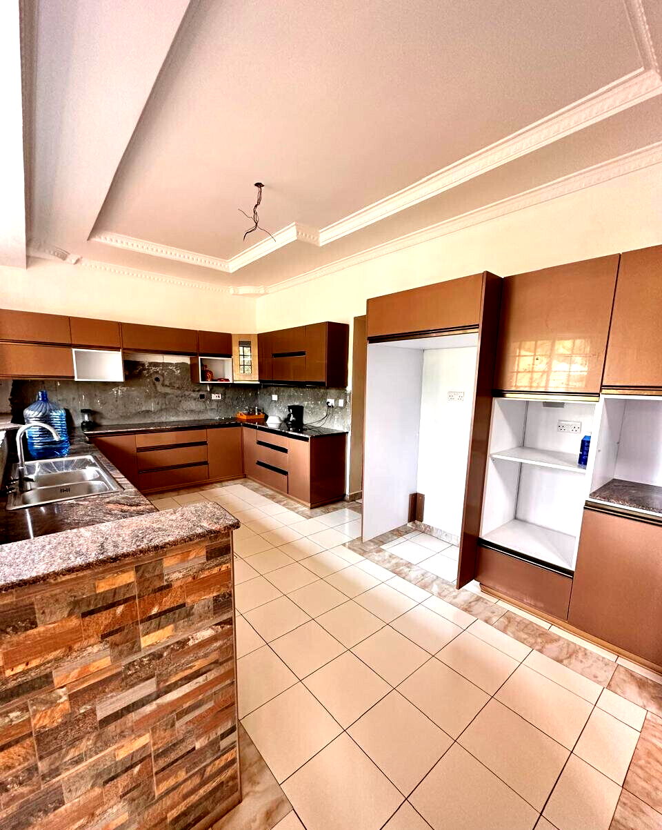 4BR All-Ensuite Villa with Office & DSQ – Kerarapon