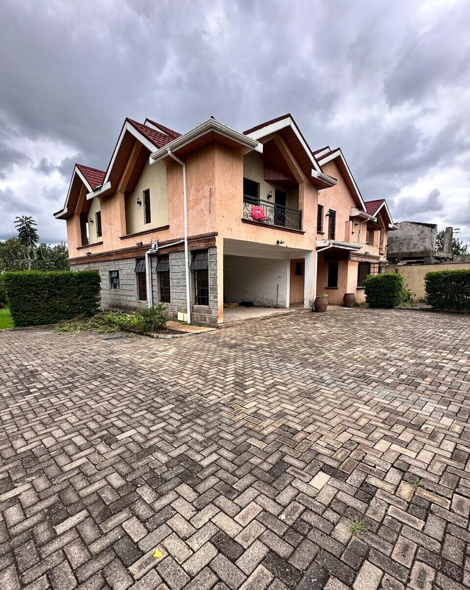 4BR All-Ensuite Villa with Office & DSQ – Kerarapon