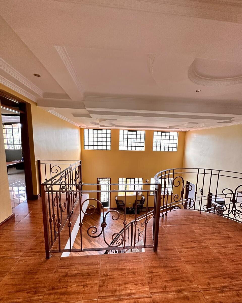 4BR All-Ensuite Villa with Office & DSQ – Kerarapon