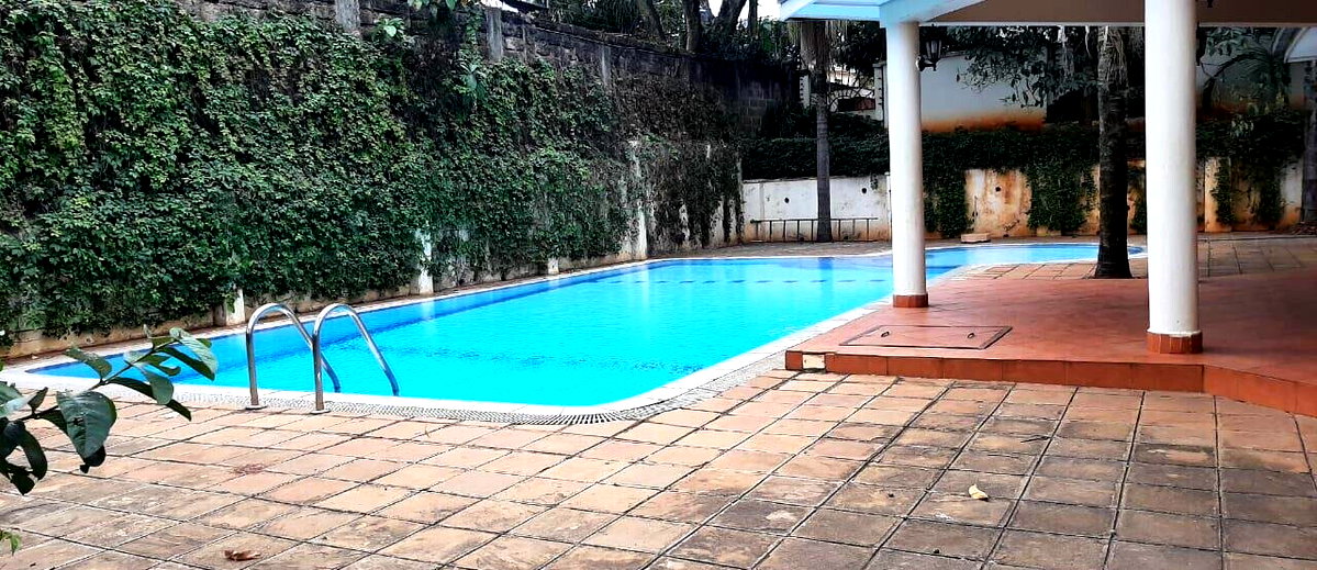 4-Ensuite Multi-Level Townhouse with Fireplace & Pool - Spring Valley