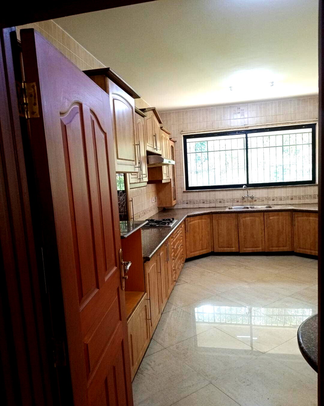 4-Ensuite Townhouse with DSQ & Back Garden - Spring Valley
