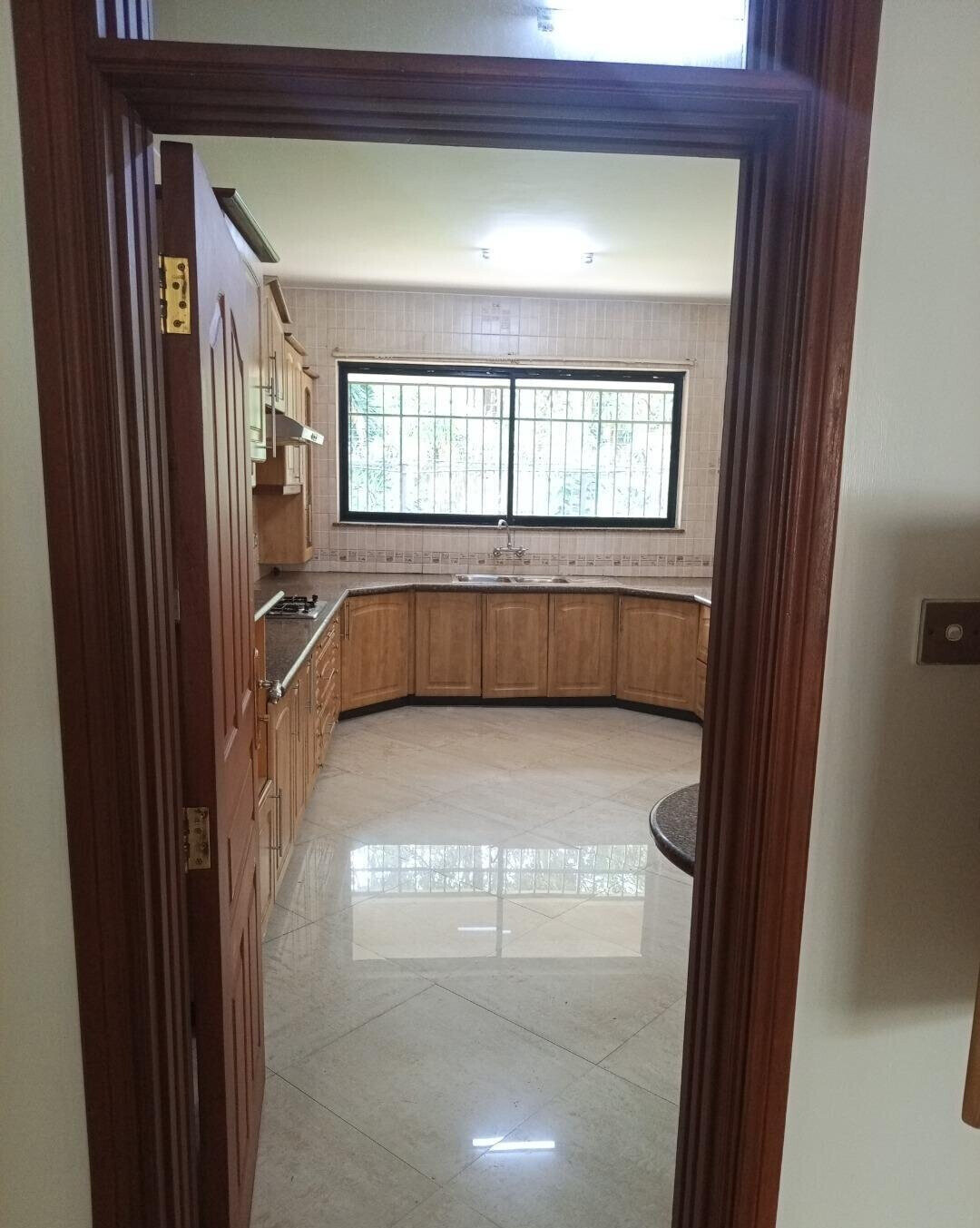 4-Ensuite Townhouse with DSQ & Back Garden - Spring Valley