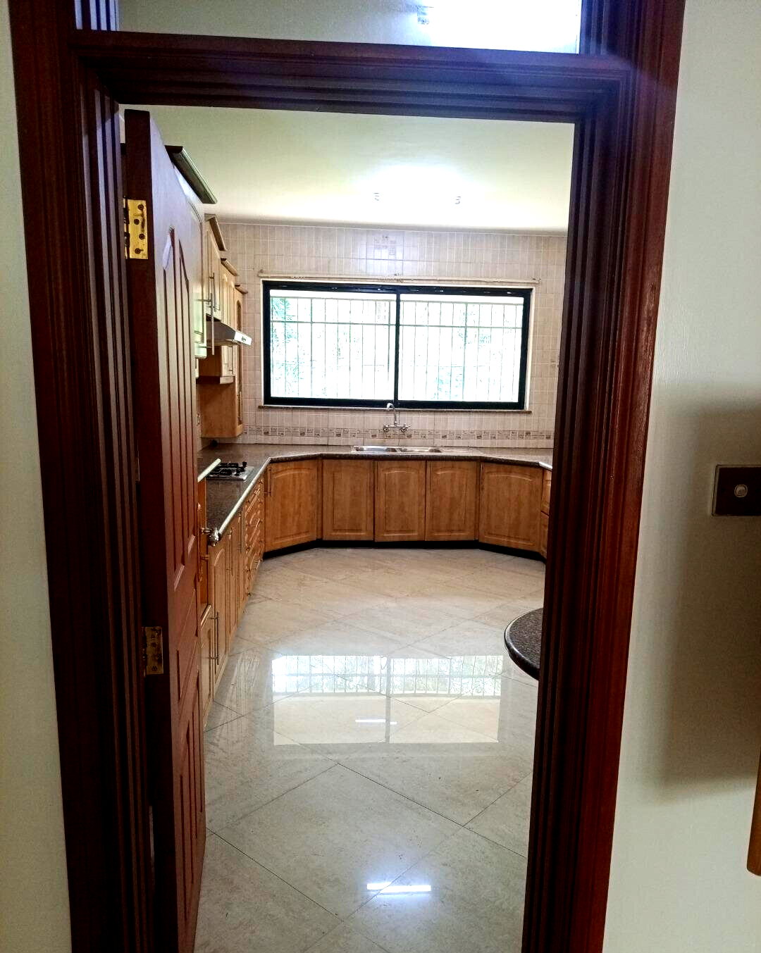 4-Ensuite Townhouse with DSQ & Back Garden - Spring Valley