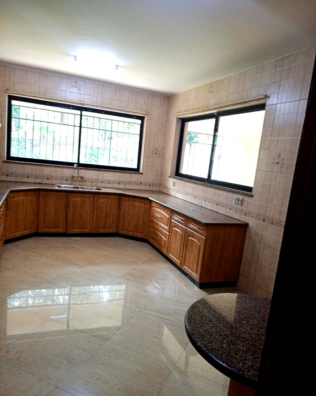 4-Ensuite Townhouse with DSQ & Back Garden - Spring Valley