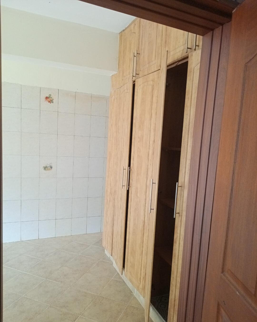 4-Ensuite Townhouse with DSQ & Back Garden - Spring Valley
