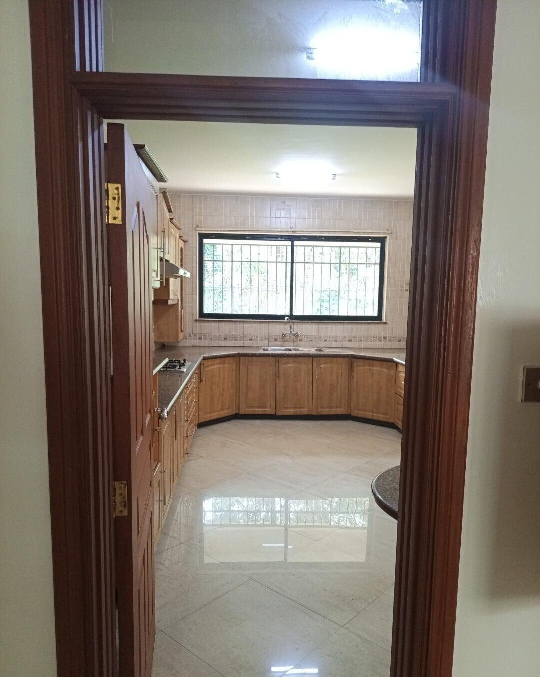 4-Ensuite Townhouse with DSQ & Back Garden - Spring Valley