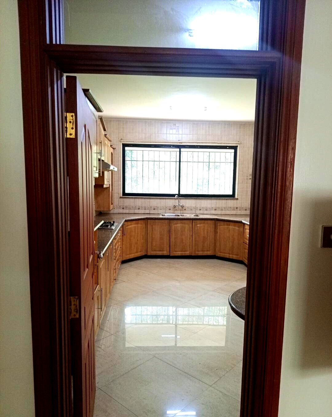 4-Ensuite Townhouse with DSQ & Back Garden - Spring Valley