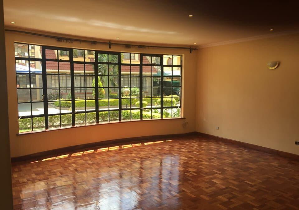 5-Bed Townhouse with DSQ & Jacuzzi - Lavington