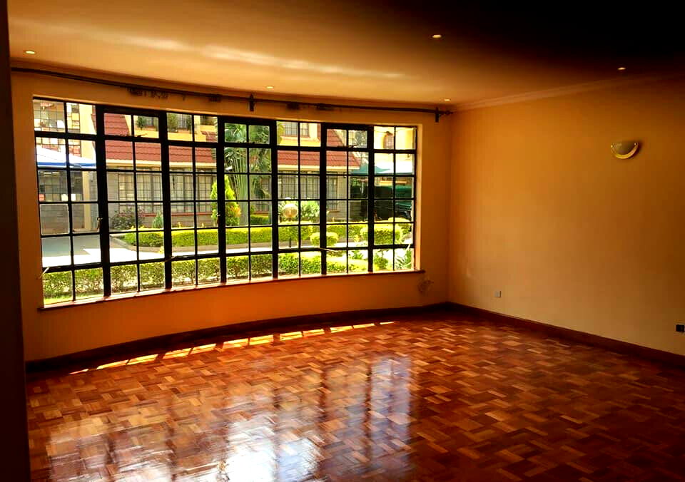 5-Bed Townhouse with DSQ & Jacuzzi - Lavington