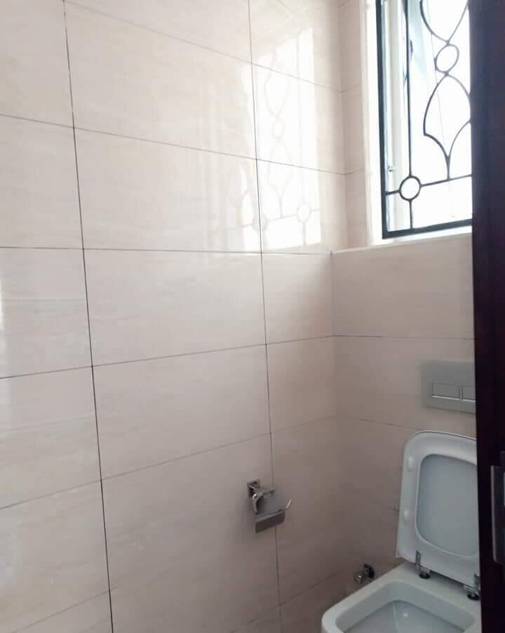 Three-Level 5-Ensuite Villa with Two Kitchens - Lavington