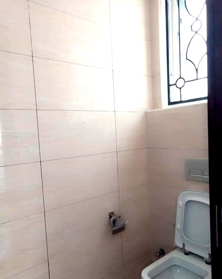 Three-Level 5-Ensuite Villa with Two Kitchens - Lavington