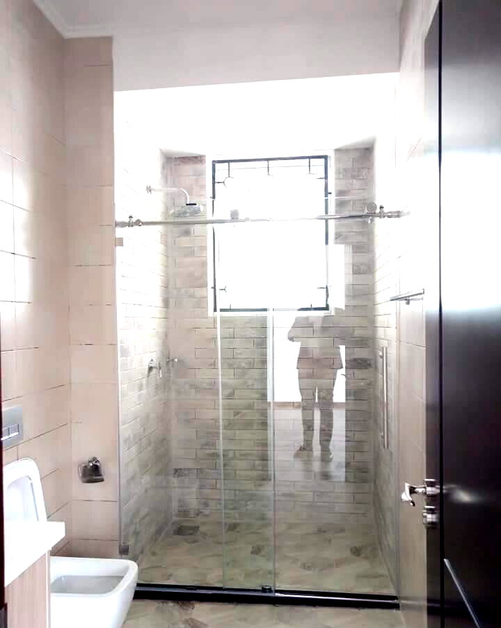 Three-Level 5-Ensuite Villa with Two Kitchens - Lavington