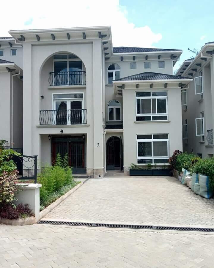 Three-Level 5-Ensuite Villa with Two Kitchens - Lavington