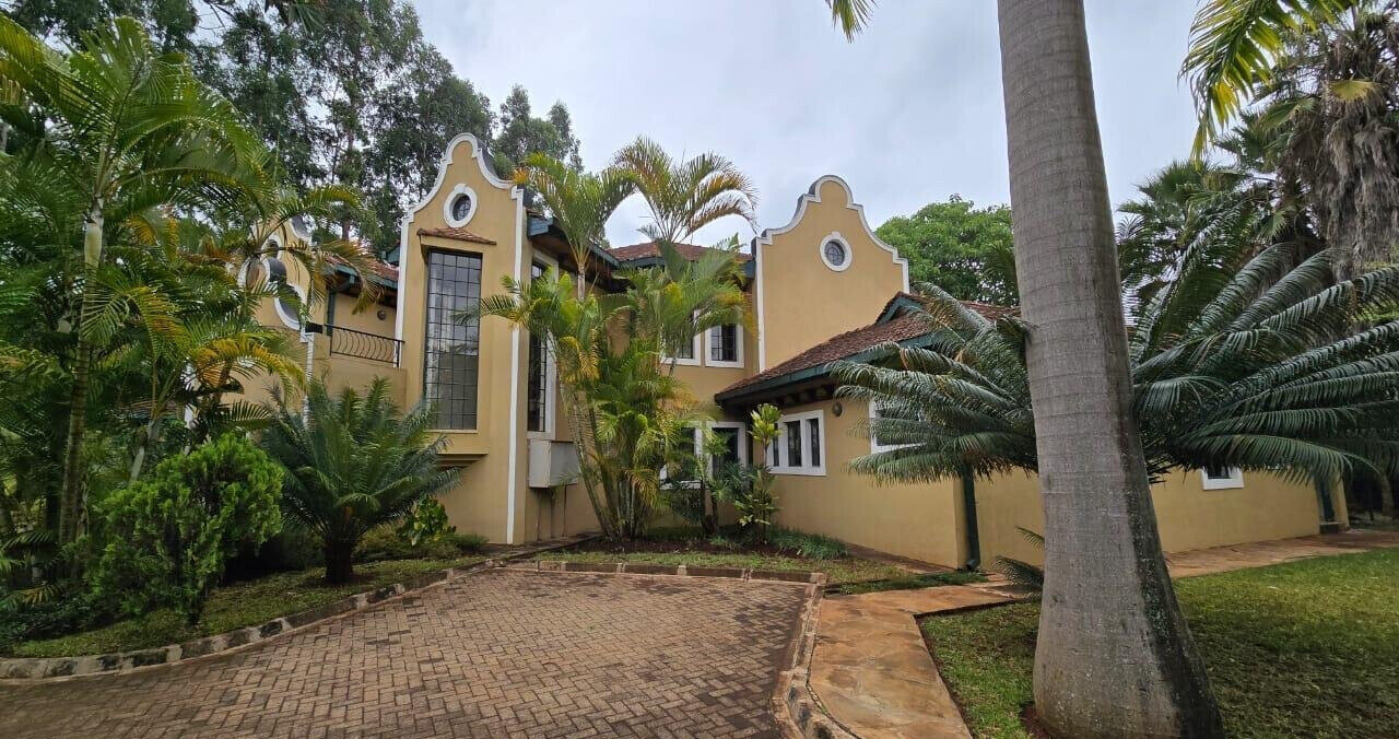 Half-Acre 5BR Villa with Generator & Pool - Runda