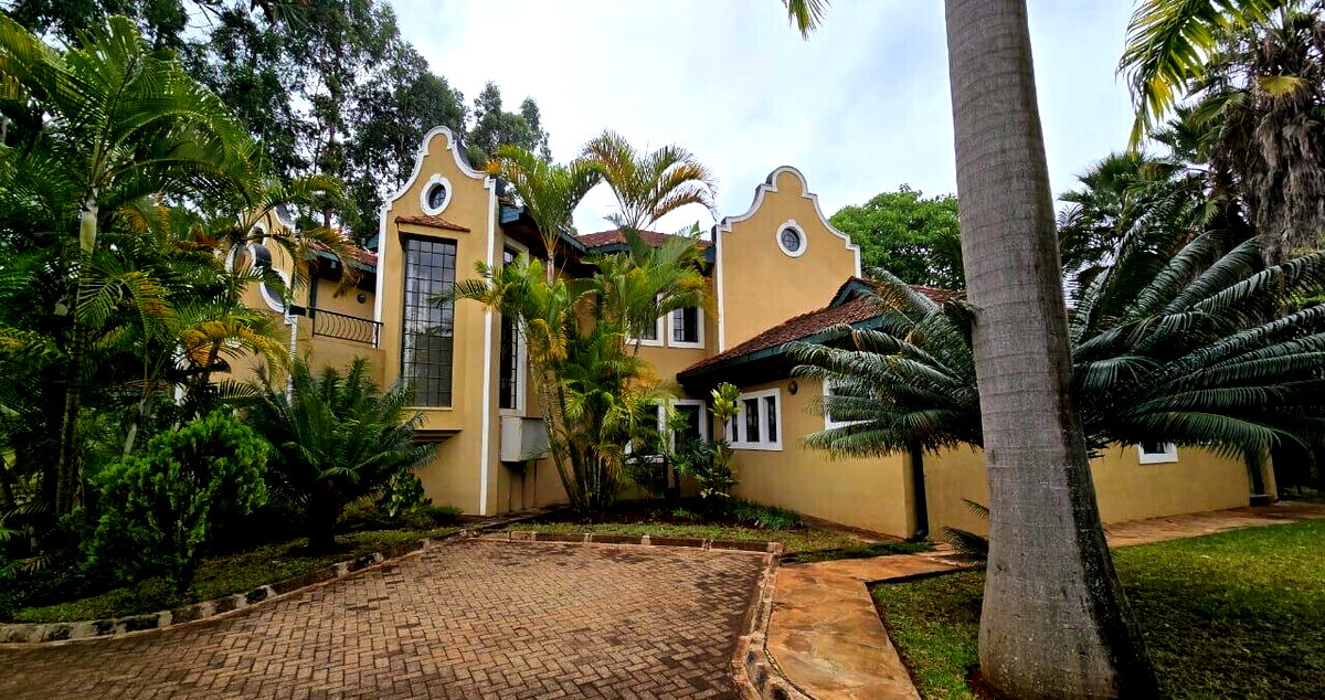 Half-Acre 5BR Villa with Generator & Pool - Runda