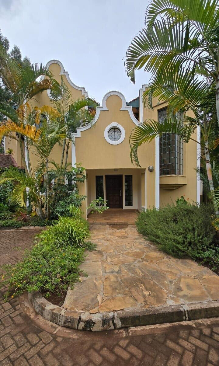 Half-Acre 5BR Villa with Generator & Pool - Runda