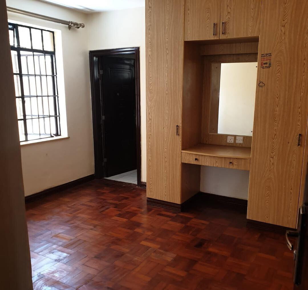 5BR Townhouse with DSQ & Pool Access - Lavington