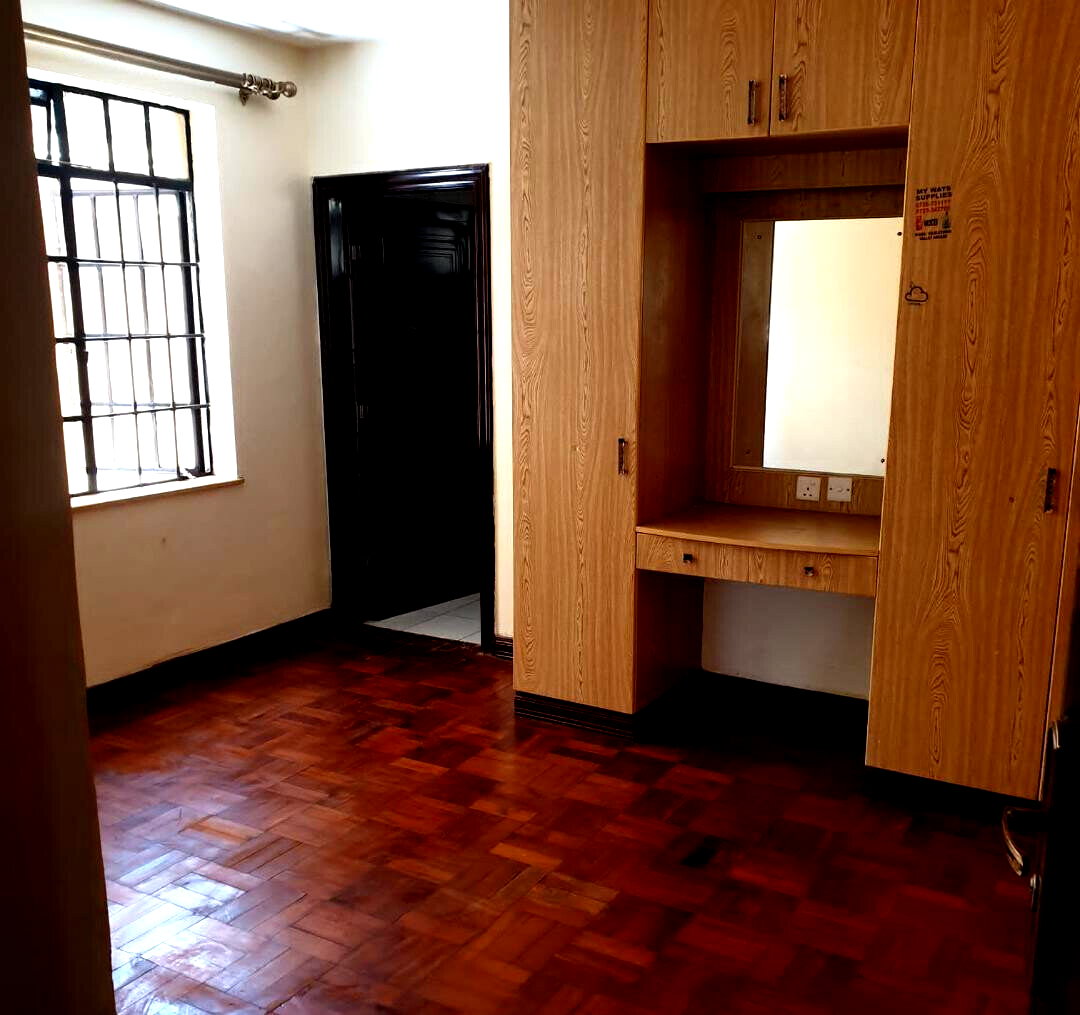 5BR Townhouse with DSQ & Pool Access - Lavington