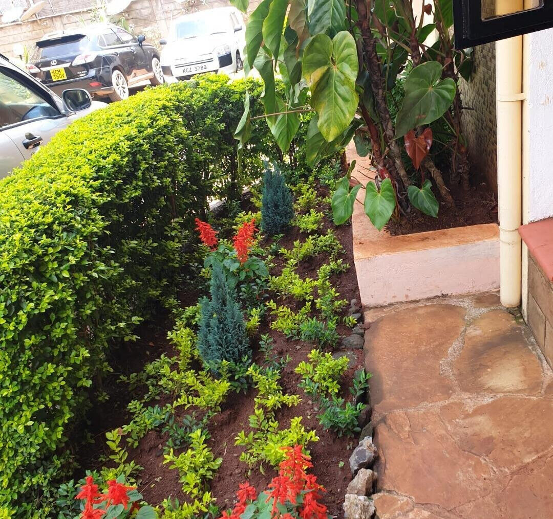 5BR Townhouse with DSQ & Pool Access - Lavington