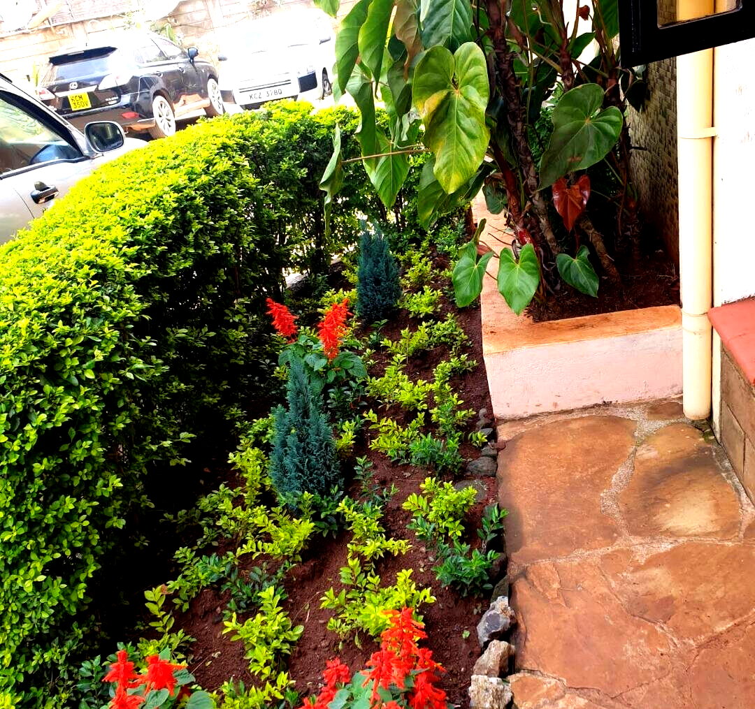 5BR Townhouse with DSQ & Pool Access - Lavington
