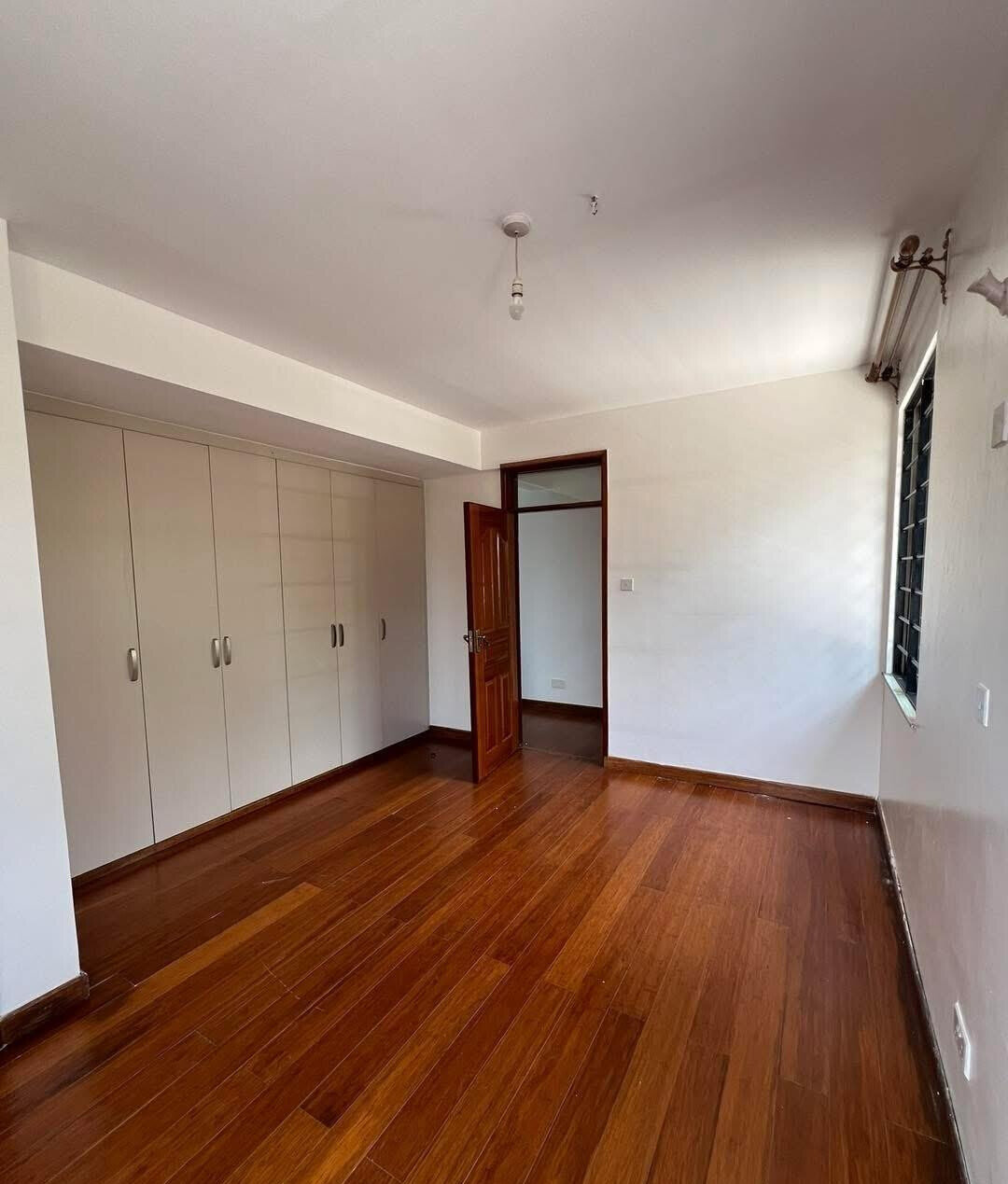 5-Ensuite Townhouse with DSQ & Private Backyard - Lavington