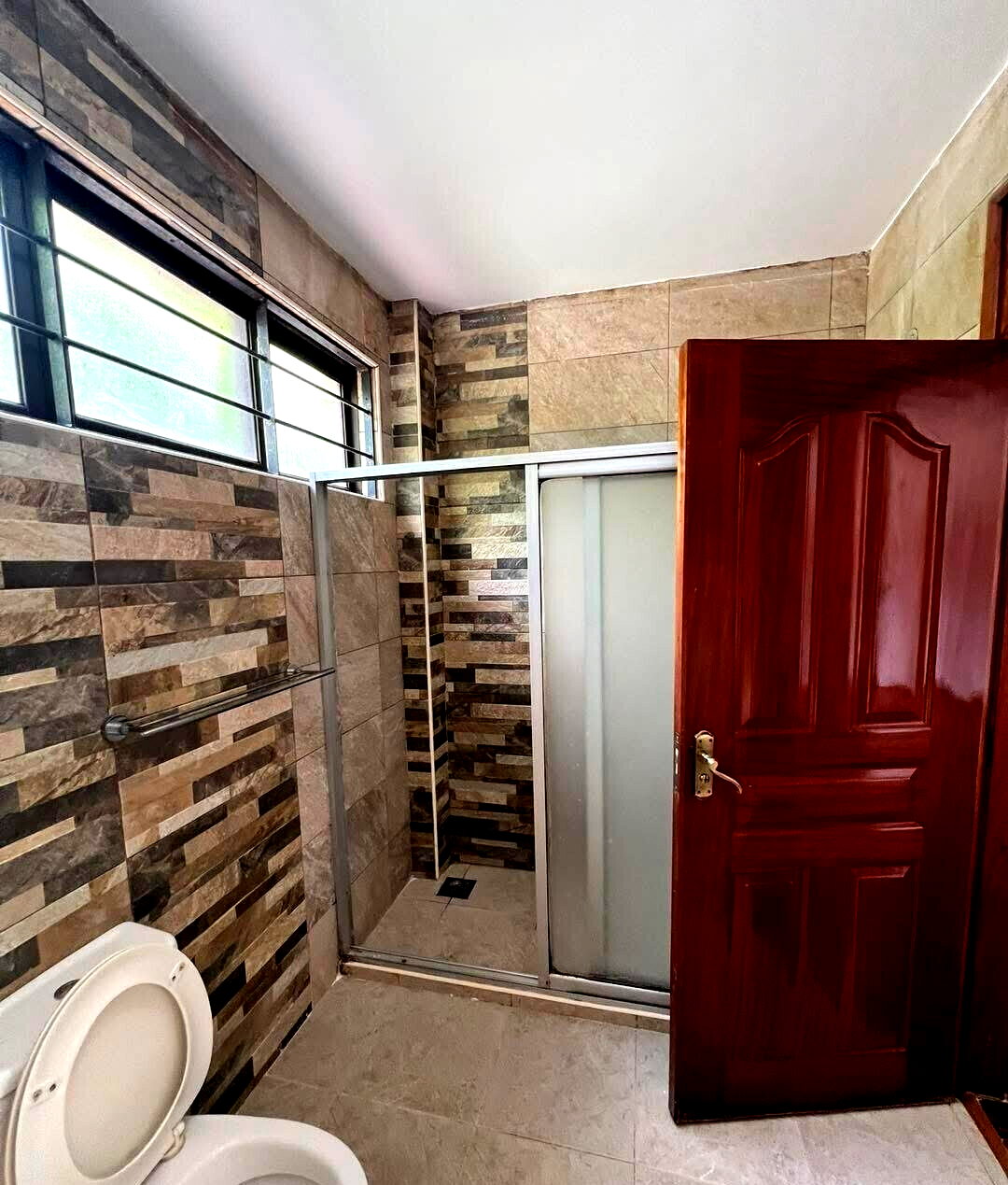 5-Ensuite Townhouse with DSQ & Private Backyard - Lavington