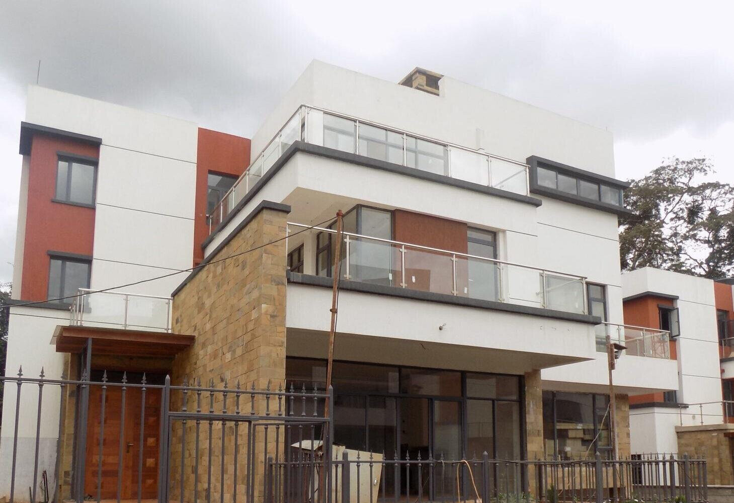 Modern 5-Ensuite Villa with Gym & Steam Room - Lavington