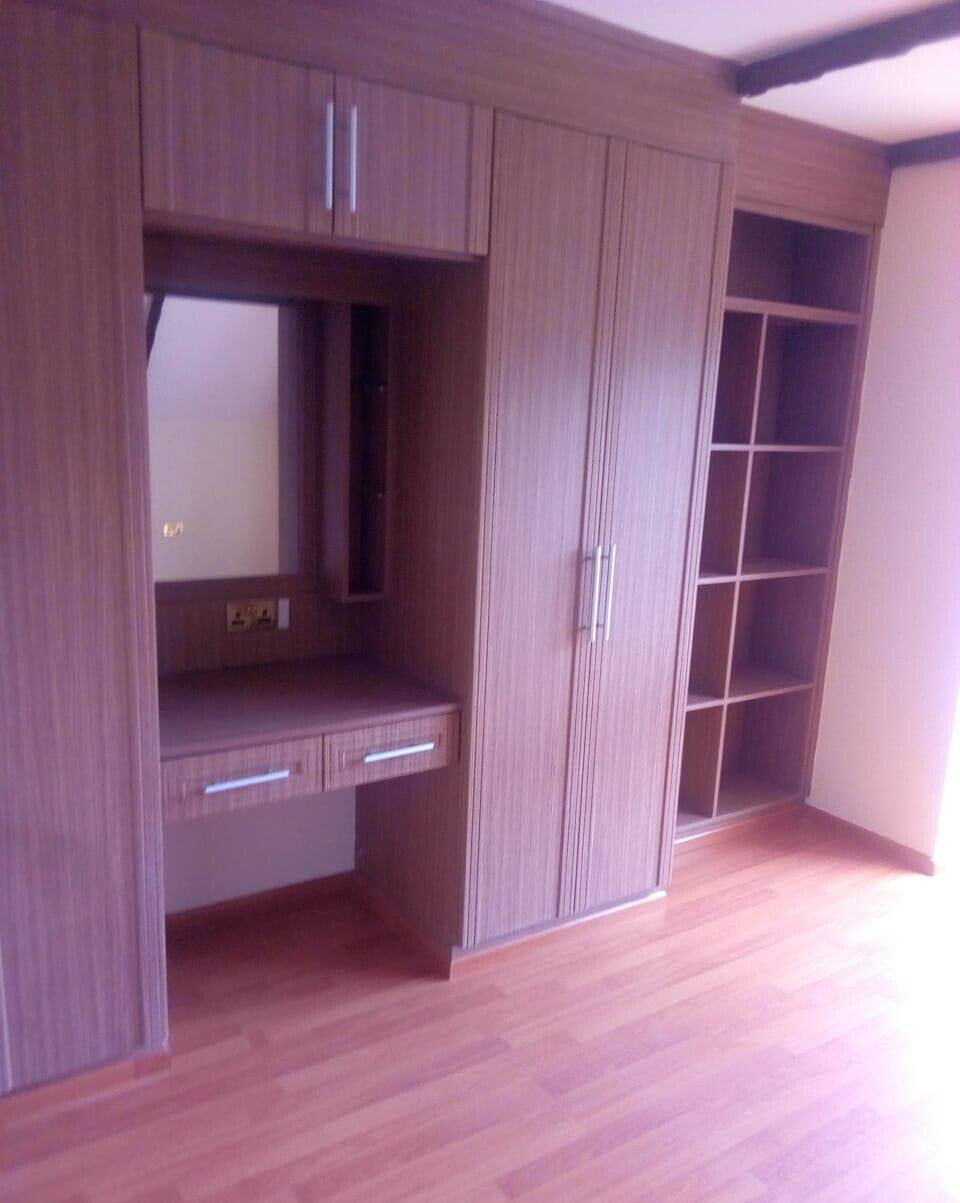 Tech-Smart 5-Bed Townhouse with Balcony Views - Spring Valley
