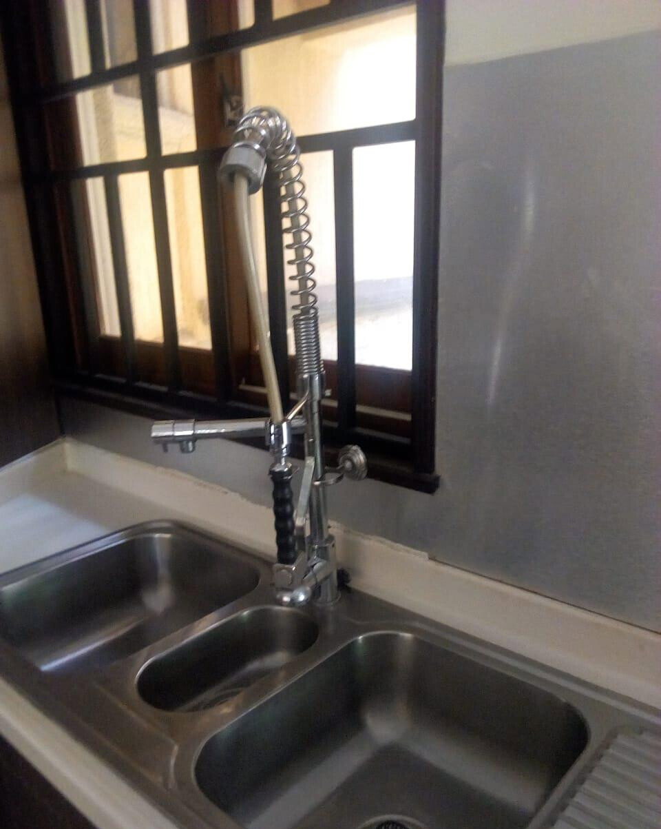 Tech-Smart 5-Bed Townhouse with Balcony Views - Spring Valley