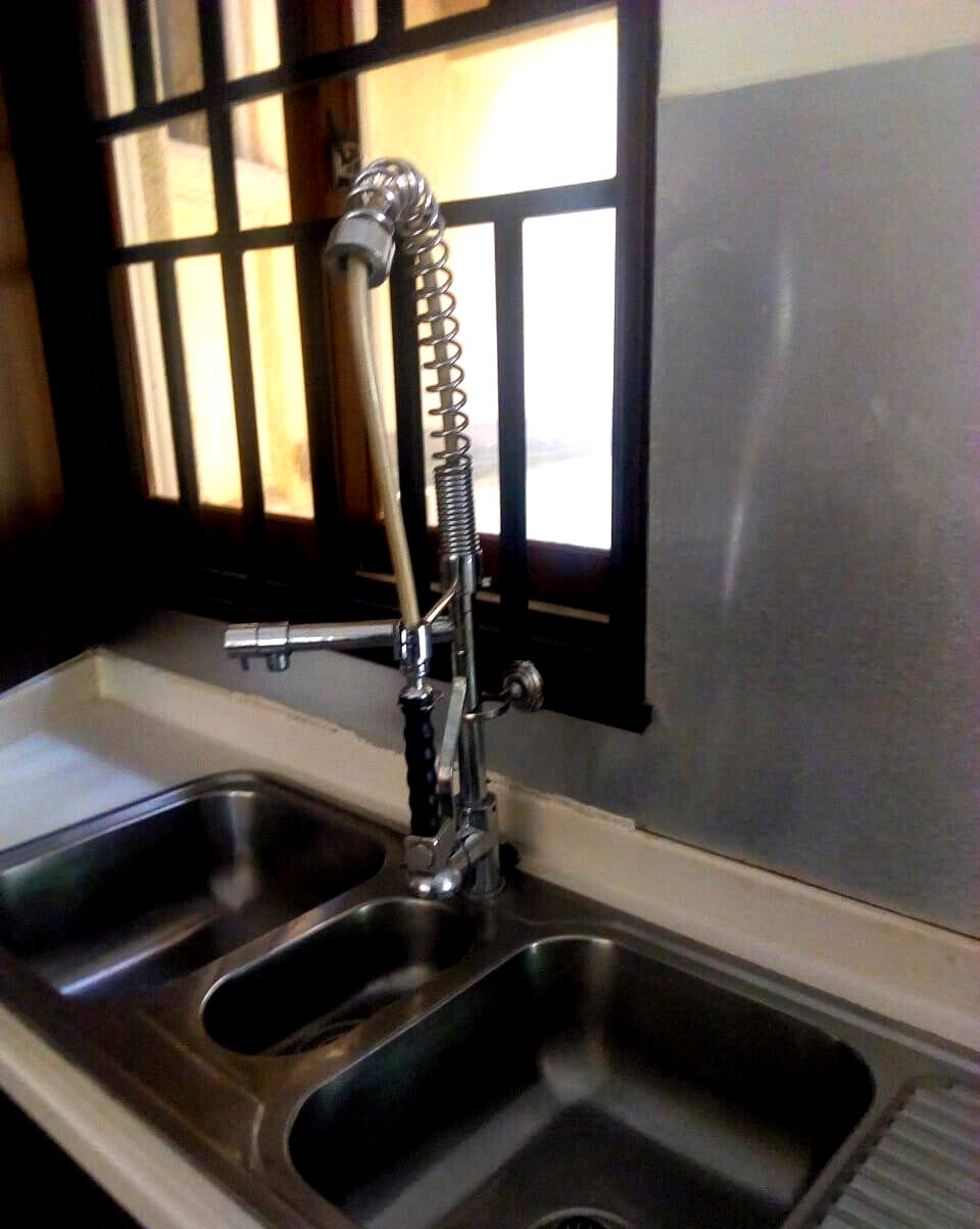 Tech-Smart 5-Bed Townhouse with Balcony Views - Spring Valley