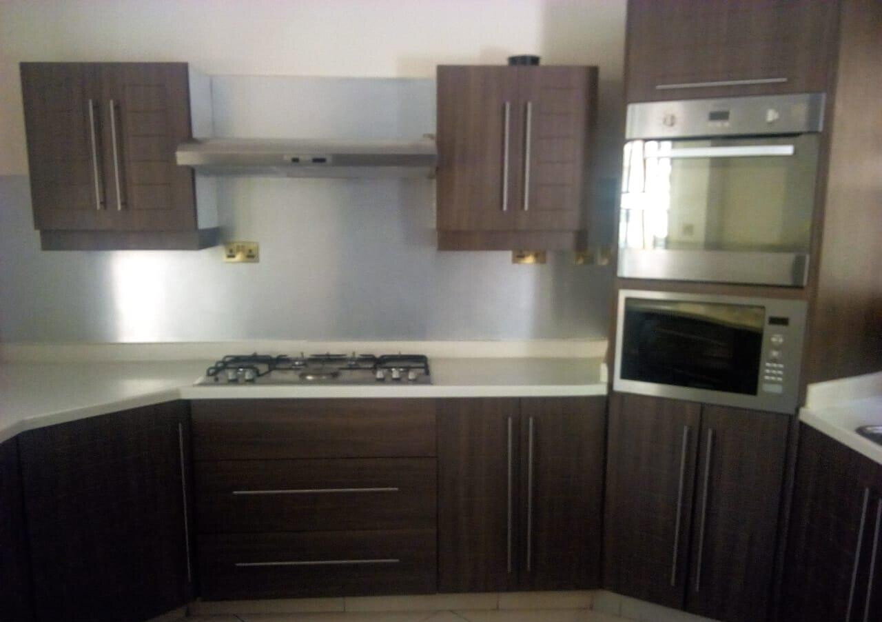Tech-Smart 5-Bed Townhouse with Balcony Views - Spring Valley