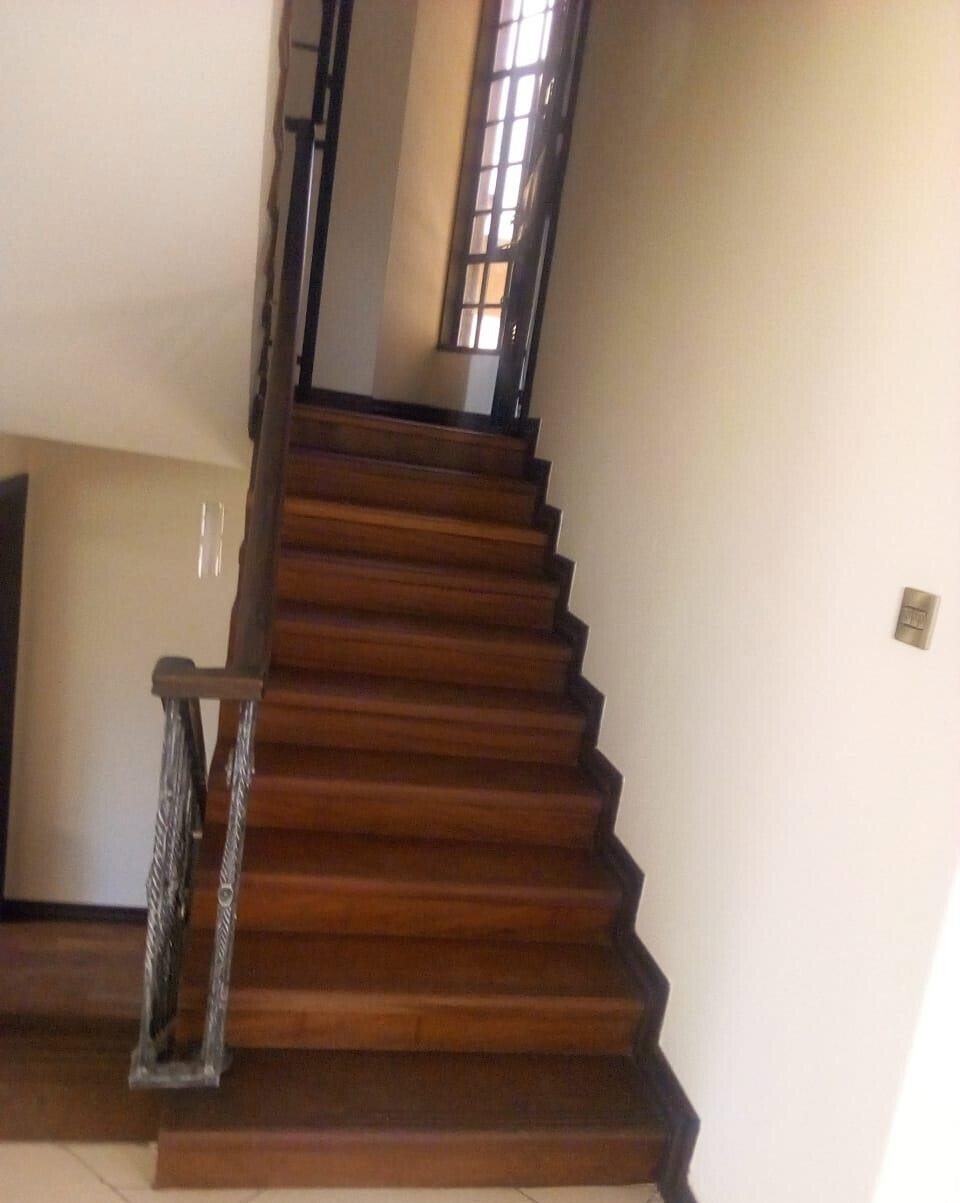 Tech-Smart 5-Bed Townhouse with Balcony Views - Spring Valley