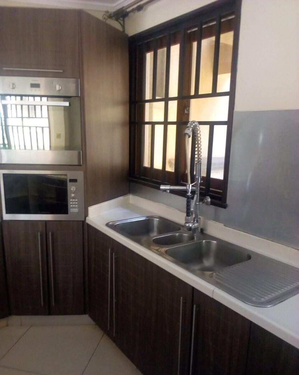 Tech-Smart 5-Bed Townhouse with Balcony Views - Spring Valley