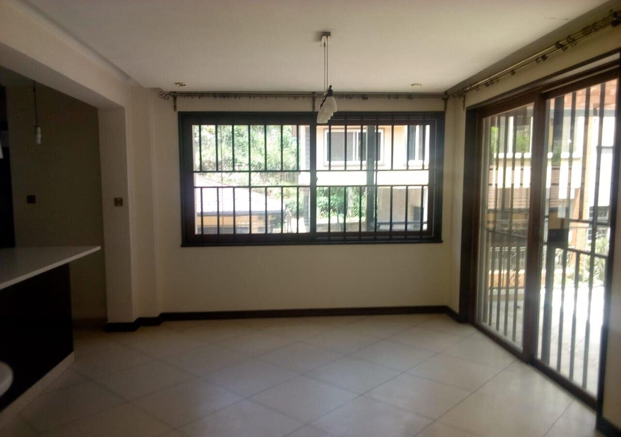 Tech-Smart 5-Bed Townhouse with Balcony Views - Spring Valley