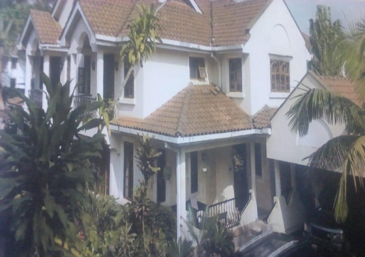 Tech-Smart 5-Bed Townhouse with Balcony Views - Spring Valley